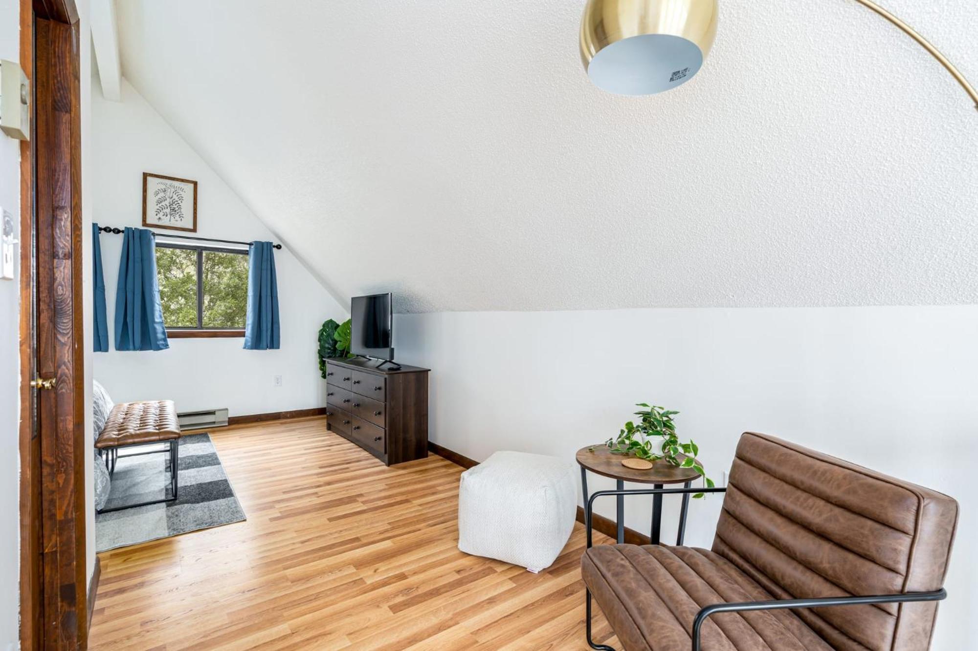 Modern Chalet W Hot Tub, Large Deck, Grill & Wifi Inwood Ngoại thất bức ảnh